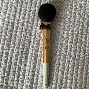Mr. Right powder brush by Too Faced